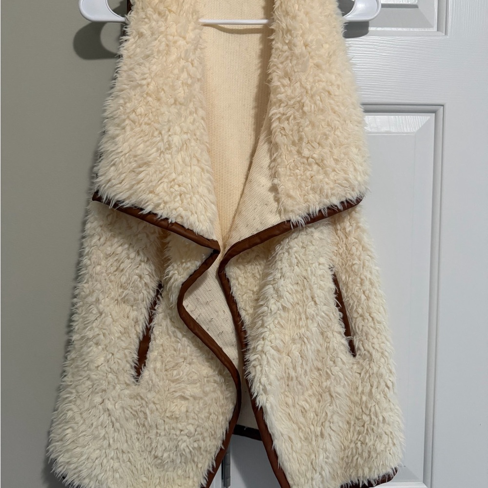 Elegant Cream Women's Vest with Brown Trim - Picture 2 of 7
